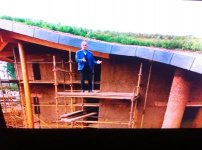 Good to see Kevin McLeod rocking the health and safety on grand design! No PPE what so ever on a.jpg